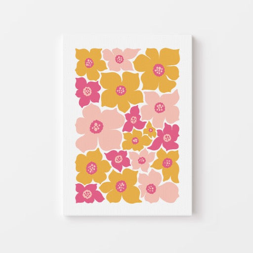 Breng vrolijke retro vibes in huis met deze kleurrijke bloemenposter in roze, geel en zachtroze tinten. Het grafische, speelse ontwerp zorgt voor een frisse en zomerse look en past perfect in een modern, creatief interieur. Geprint op 250 grams premium satin papier voor een luxe uitstraling en haarscherpe details – ideaal als eyecatcher voor elke muur.
