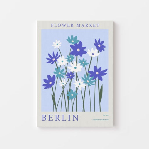 Breng een vleugje Europese flair in huis met de Berlin Flower Market Poster. Dit minimalistische ontwerp met blauwe en witte bloemen straalt frisheid en elegantie uit, perfect voor een Scandinavisch of modern interieur. Een tijdloze print die een rustige en stijlvolle sfeer toevoegt aan je woonkamer, slaapkamer of kantoor.