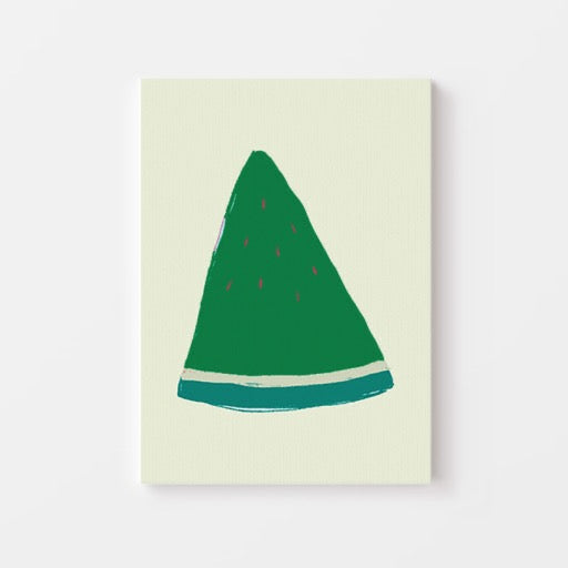 De Emerald Green Watermelon Slice Poster brengt een speelse en creatieve twist aan jouw interieur. Deze handgetekende illustratie van een watermeloen in een verrassende smaragdgroene kleur is een echte eye-catcher. Perfect voor een keuken, eetkamer of een kleurrijke, moderne ruimte.