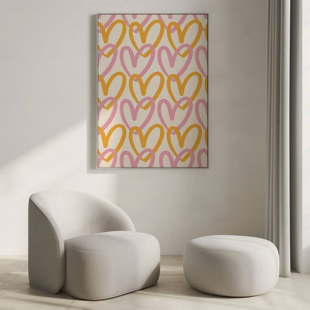 Geef je interieur een speels en vrolijk accent met deze hartjesposter in roze en oranje tinten. Het herhalende patroon van handgetekende harten op een zachte achtergrond brengt warmte en positiviteit in elke ruimte. Geprint op 250 grams premium satin papier voor een luxe afwerking en heldere details – perfect als decoratie voor de woonkamer, slaapkamer of kinderkamer.