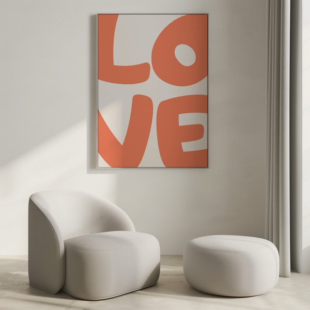 Breng een vleugje vrolijkheid en liefde in je interieur met de LOVE Poster. Het speelse, retro-geïnspireerde ontwerp in warme oranje tinten straalt positiviteit en energie uit. Perfect voor woonkamers, slaapkamers of creatieve werkplekken waar je een statement wilt maken.
