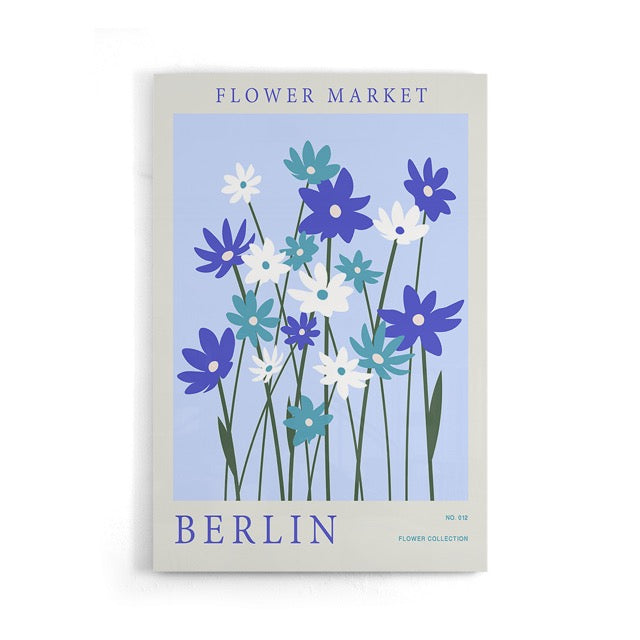 Breng een vleugje Europese flair in huis met de Berlin Flower Market Poster. Dit minimalistische ontwerp met blauwe en witte bloemen straalt frisheid en elegantie uit, perfect voor een Scandinavisch of modern interieur. Een tijdloze print die een rustige en stijlvolle sfeer toevoegt aan je woonkamer, slaapkamer of kantoor.