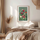 botanische poster toont een prachtig veld van bloeiende zinnia’s in rijke tinten rood, roze, oranje en crème, omlijst door weelderig groen blad op een zachte groene achtergrond.