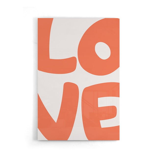 Breng een vleugje vrolijkheid en liefde in je interieur met de LOVE Poster. Het speelse, retro-geïnspireerde ontwerp in warme oranje tinten straalt positiviteit en energie uit. Perfect voor woonkamers, slaapkamers of creatieve werkplekken waar je een statement wilt maken.
