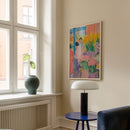 Breng een vleugje impressionistische charme in huis met deze kleurrijke poster van een levendige bloemenmarkt. De zachte penseelstreken in roze, geel, groen en paars tonen een sfeervol tafereel van bloemen en bezoekers en geven je interieur een artistieke, vrolijke uitstraling. Geprint op 250 grams premium satin papier voor een luxe afwerking en heldere details – perfect voor liefhebbers van kunst en bloemrijke wanddecoratie.