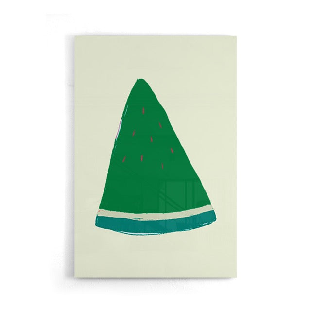 De Emerald Green Watermelon Slice Poster brengt een speelse en creatieve twist aan jouw interieur. Deze handgetekende illustratie van een watermeloen in een verrassende smaragdgroene kleur is een echte eye-catcher. Perfect voor een keuken, eetkamer of een kleurrijke, moderne ruimte.