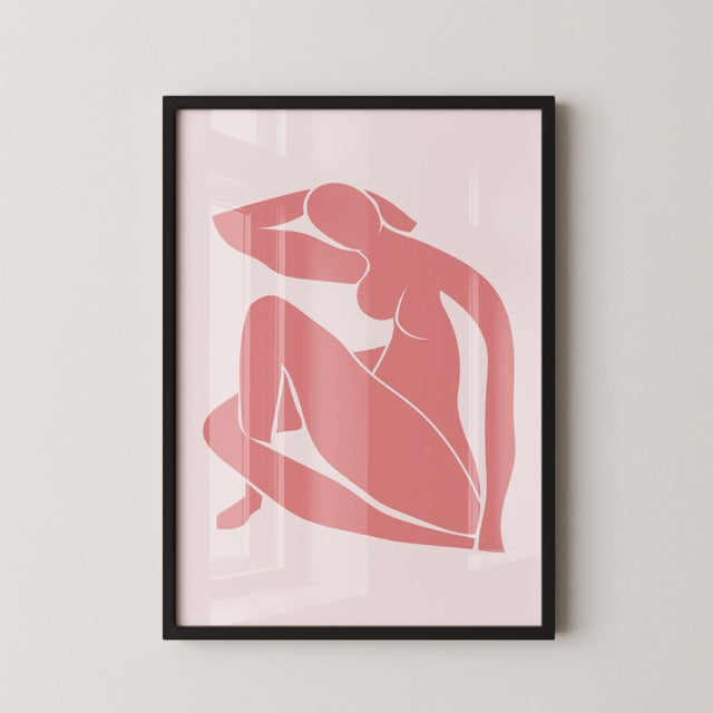 Deze stijlvolle abstracte vrouw silhouet poster in zachtroze tinten brengt rust, elegantie en een vleugje modern design in je interieur. De minimalistische lijnen en zachte kleuren geven de print een tijdloze, Scandinavische uitstraling die perfect past in zowel woonkamers als slaapkamers, hallen of creatieve werkplekken.