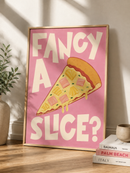 Fancy a Slice Hawaii pizza poster in houten lijst in een kleurrijk en zonnig interieur.