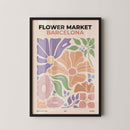 Breng een vleugje zomerse sfeer in huis met deze kleurrijke Flower Market Barcelona poster. Het speelse ontwerp met abstracte bloemen in zachte pastelkleuren en retro typografie geeft je interieur een frisse en trendy uitstraling. Geprint op 250 grams premium satin papier voor een luxe afwerking en heldere details – perfect voor liefhebbers van botanische en grafische wanddecoratie.
