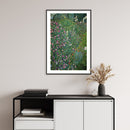 Breng de mediterrane schoonheid van Italië in huis met onze poster van "Italian Horticultural Landscape" door Gustav Klimt. Dit prachtige kunstwerk toont een idyllisch Italiaans landschap met weelderige tuinen, weergegeven in Klimt's kenmerkende stijl.