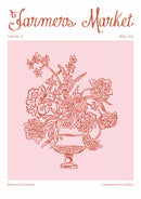 Farmers Market Milano – Rode Bloemenvaas op Roze – Een rode klassieke bloemenvaas op roze onder Farmers Market letters, met Milan Italy en kleine galerijteksten.