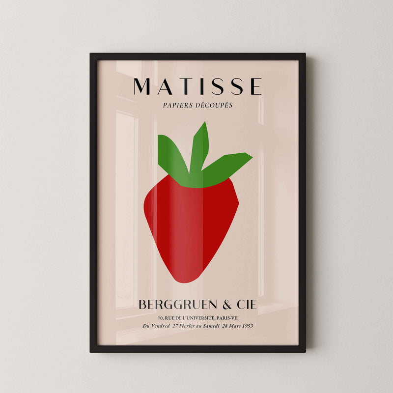 Geef je interieur een artistieke en minimalistische touch met deze Matisse-achtige Papiers Découpés poster met een aardbei.