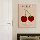 Geef je interieur een artistieke en minimalistische touch met deze Matisse-achtige Papiers Découpés poster met kersen. Het eenvoudige maar krachtige ontwerp in rood en groen op een neutrale achtergrond brengt een moderne, grafische look aan je muur. Geprint op 250 grams premium satin papier voor een luxe uitstraling en haarscherpe details – perfect voor liefhebbers van kunstposters en minimalistische wanddecoratie.