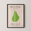 Geef je interieur een artistieke en minimalistische touch met deze Matisse-achtige Papiers Découpés poster met een peer.