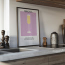 De Mimosa cocktail poster met recept erbij met de kleuren paars en geel. Perfect voor in de keuken als wanddecoratie. Ook als canvas en glasschilderij te bestellen.