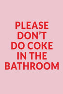 Geef je toilet interieur een dosis humor met deze opvallende poster met de tekst: “Please Don’t Do Coke in the Bathroom”. in het roze en rood.