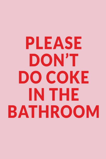 Geef je toilet interieur een dosis humor met deze opvallende poster met de tekst: “Please Don’t Do Coke in the Bathroom”. in het roze en rood.