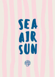 Blauwe Sea air sun letters en een kleine schelp op speelse roze strepen.