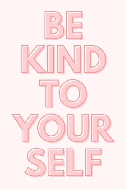 Geef je interieur een positieve boost met deze Be Kind To Yourself poster in zachte roze tinten. De minimalistische typografie en vriendelijke boodschap zorgen voor een rustige, inspirerende sfeer in elke ruimte. Geprint op 250 grams premium satin papier voor een luxe afwerking en heldere details – perfect voor in de woonkamer, slaapkamer of op kantoor.