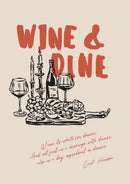 Een feesttafel met wijnfles, glazen, druiven, kaas en kaarsen onder rode Wine & Dine letters op beige.