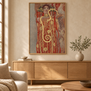 Gustav Klimt - Hygieia - Zonder kader in een eiken lijst boven een kast in een warm beige interieur