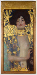 Gustav Klimt – Judith: Een vrouwenportret met zwarte haren en goudkleurige ornamenten, binnen de afgebeelde omlijsting.