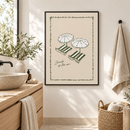 Sounds of the Sea – Twee Parasols en Ligbedden in een luchtige badkamer met kalkwitte wand, eiken wastafelmeubel, linnen handdoeken en dunne zwarte lijst
