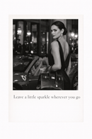 Zwart-wit poster met quote “Leave A Little Sparkle Wherever You Go” met elegante vrouw en luxe uitstraling