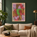 Paul Klee - Indianisch (1937) in een donkergroene woonkamer boven een beige bank