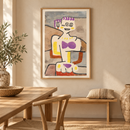 Paul Klee - The Girl in the North (ca. 1939) in een zandkleurige eethoek boven een smalle eiken bank
