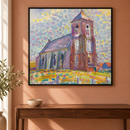 Piet Mondriaan - Church In Zoutelande (1909) in een zwarte lijst boven een walnoten haltafel tegen een terracottakleurige muur