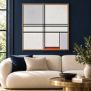 Piet Mondriaan - Composition (No. 1) Gray-Red (1935) in een eiken lijst boven een crèmekleurige bank tegen een donkerblauwe muur