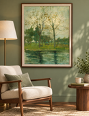 Piet Mondriaan - Two Trees Silhouetted Behind A Water Course (1900-02) in een walnoten lijst bij een leeshoek met een saliegroene muur