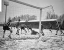 PSV tegen NAC op een besneeuwd veld op 12 januari 1964, met Piet Giesen, Frans Vermeulen, Toni Allemann en keeper Peter van de Merwe.
