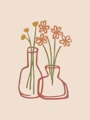 Lijntekening van twee vazen met bloemen in terracotta okergeel en groen op beige