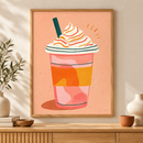 Creamy Autumn drinkbeker met slagroom poster in houten lijst boven een eiken kast in een warm interieur