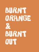 Crèmekleurige tekst Burnt Orange & Burnt Out op een gebrand oranje achtergrond