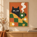 Cozy Cocoa Cat in een houten lijst boven een eiken kast in een warm beige interieur