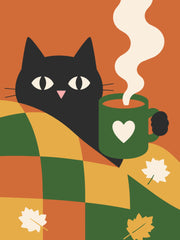 Zwarte kat onder een kleurrijke deken met groene dampende mok op terracotta