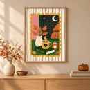 Cozy Season Window in een houten lijst boven een eiken kast in een warm beige interieur