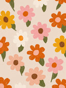 Roze, oranje, gele en witte bloemen met groene blaadjes vormen een vrolijk patroon op beige.