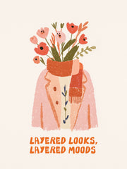 Roze jas met warme sjaal en een bloemenboeket als hoofd met tekst Layered Looks Layered Moods op crème
