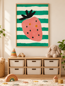 Aardbei met Strepen in een houten lijst boven een speelgoedkast in een lichte kinderkamer