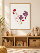 Kip met Bloemen in een houten lijst boven een speelgoedkast in een lichte kinderkamer