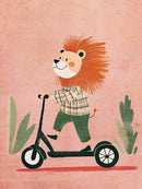 Leeuw met oranje manen, geruit overhemd en groene broek op een donkere step tussen planten tegen een roze achtergrond.