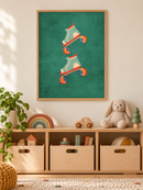 Rolschaats Duo in een houten lijst boven een speelgoedkast in een lichte kinderkamer