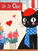 Zwarte kat met rode baret blauwe sjaal bloemen en tekst So So Chic