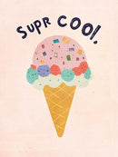 Een kleurrijk ijsje in een geel hoorntje met sprinkles, onder de tekst Supr Cool! op lichtroze.