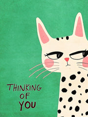 Een crèmekleurige kat met zwarte vlekken en roze details op groen, met de tekst Thinking of You.