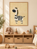 Vriendelijke Zebra Crème in een houten lijst boven een speelgoedkast in een lichte kinderkamer